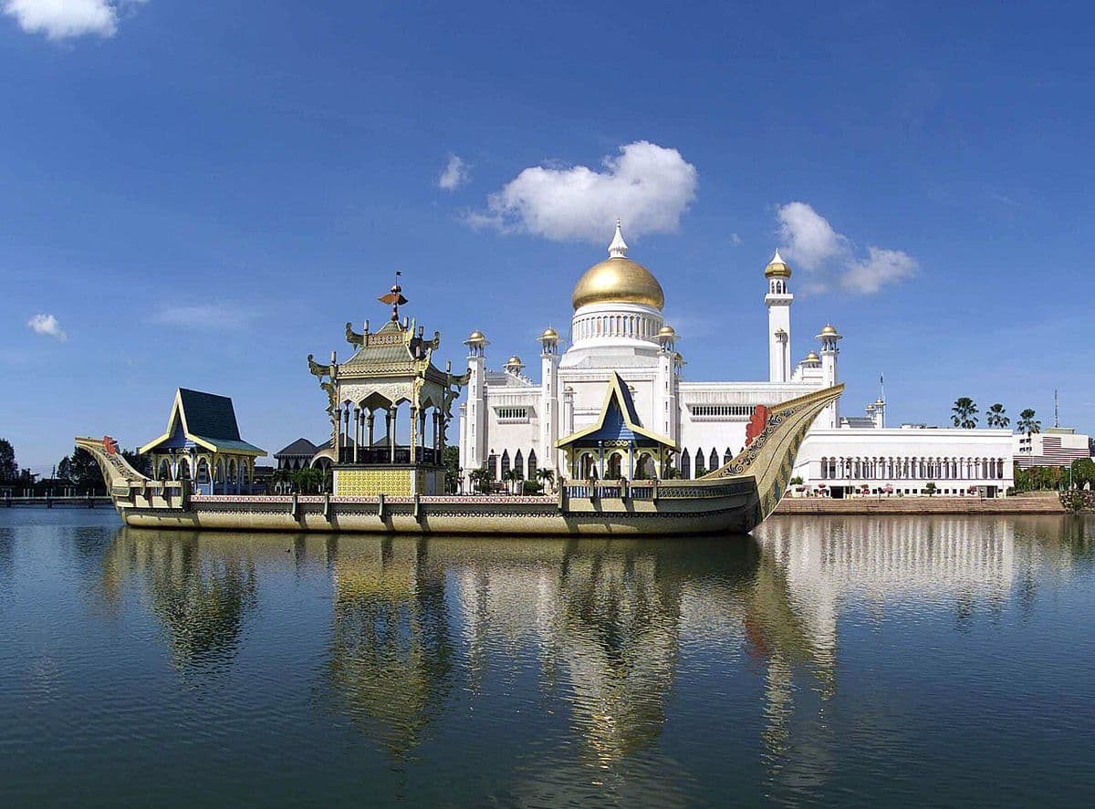 Internet in Brunei: Bandar Seri Begawan, Temburong and the Rules (2026)