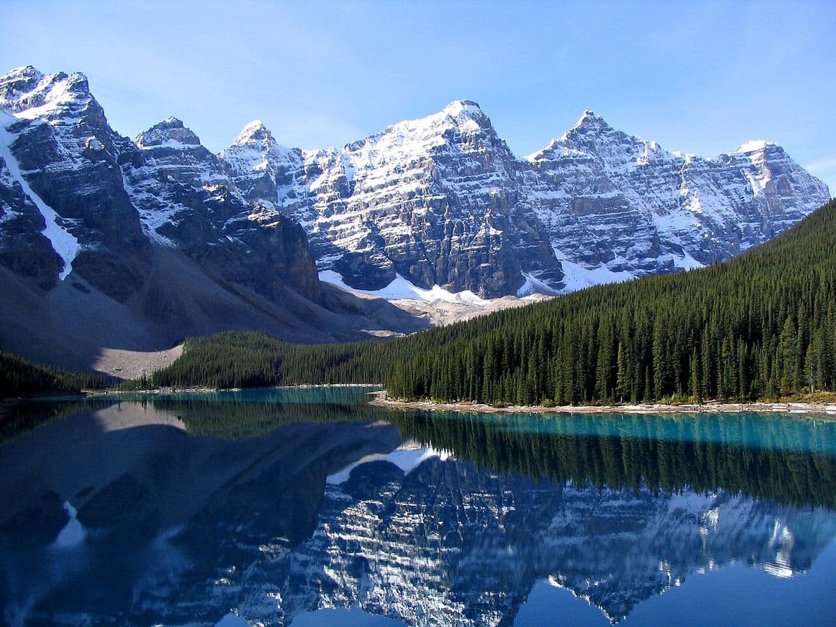 Internet in Canada: Long Drives, the Rockies and the US Border (2026)