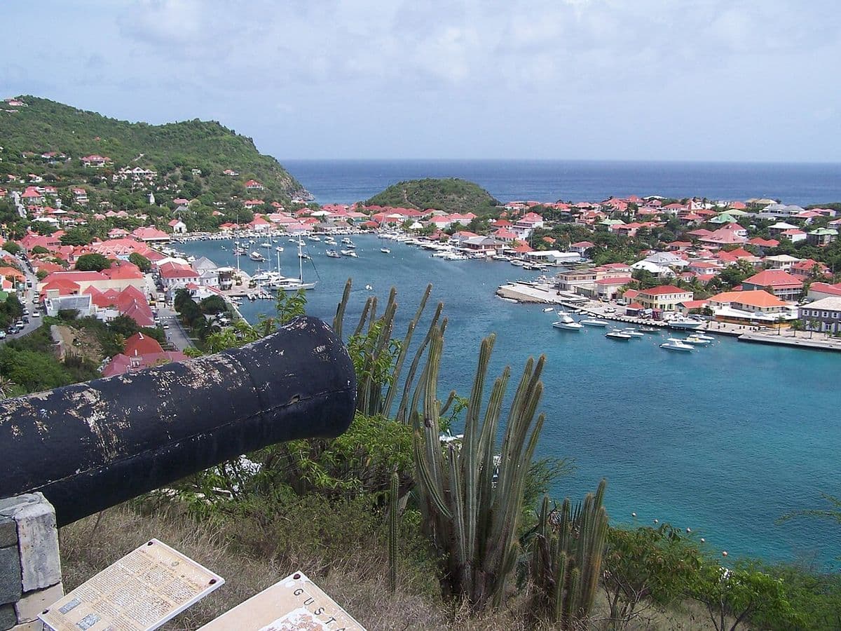 Internet in Saint Barthélemy: Gustavia, the Short Runway and Ferries (2026)